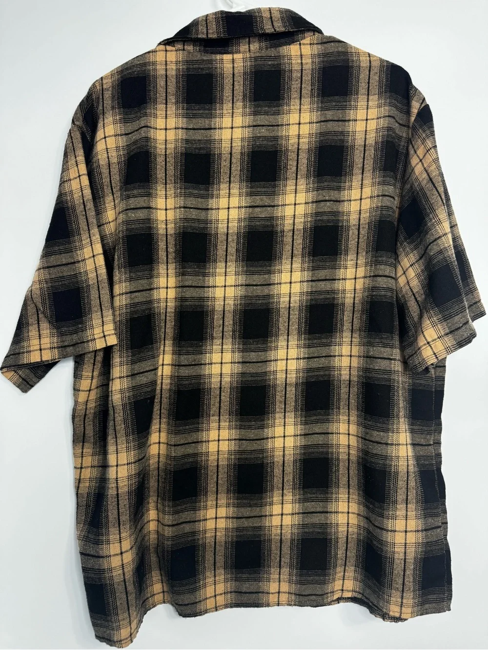 Men's Short-Sleeve Plaid Button-Down Shirt — Black & Tan